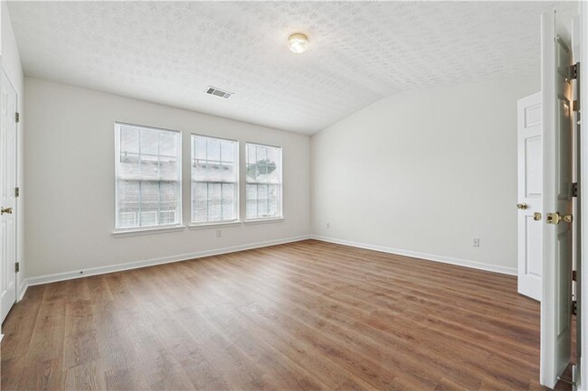 Building Photo - 3812 Dandridge Dr