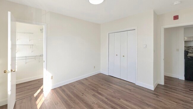 Building Photo - 8 Wall St