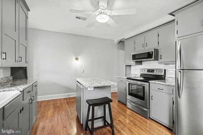 Building Photo - 144 Seminary Ave