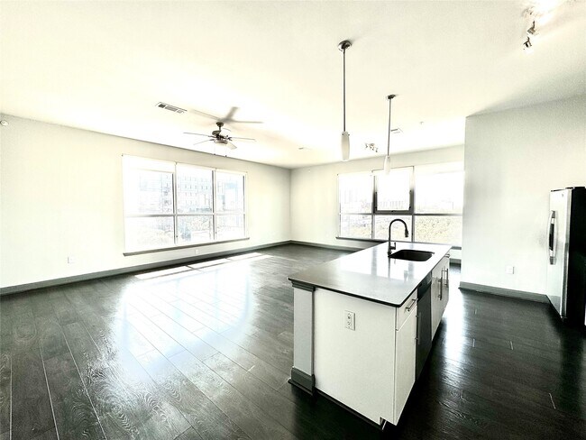 Building Photo - 3788 Richmond Ave.