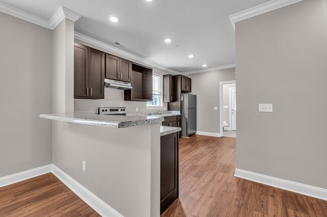 Building Photo - 702 Moore St