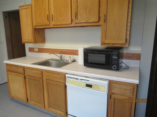 Kitchen - 18 McLane Ave