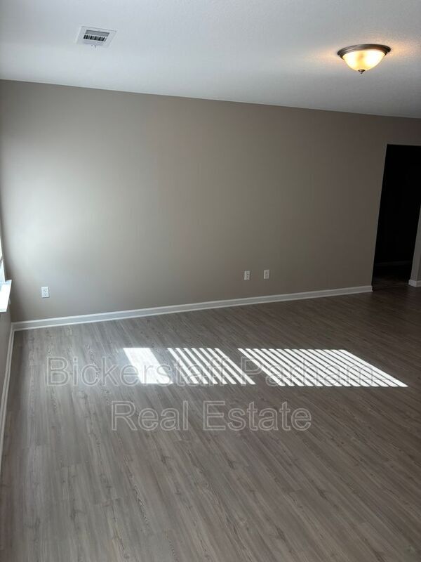 Building Photo - 6439 Sandy Bottom Dr