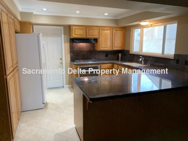 Building Photo - Spacious 3 bedroom, 2 Bath home in Citrus ...
