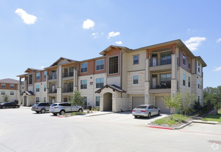 Building Photo - The Ellis