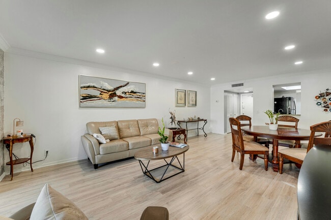 Building Photo - 14849 Cumberland Dr