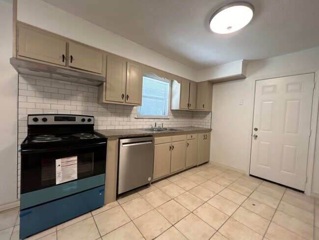 Building Photo - 107 Lea Pl