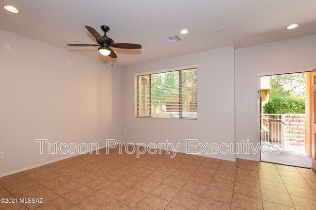 Building Photo - 2442 E Emerald Moon Dr