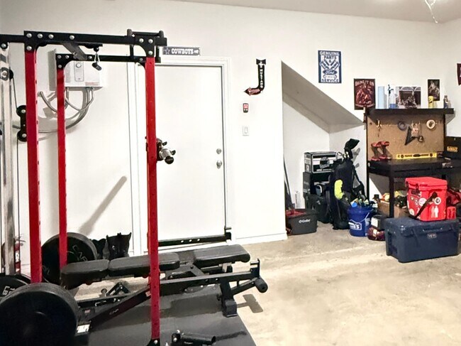 Building Photo - 9916 Kaspar Dr