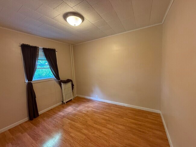 Building Photo - 381 Liberty Ave