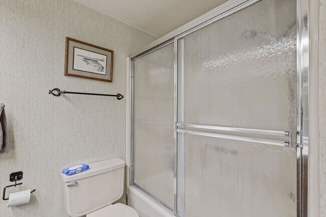 Building Photo - 2650 Valley View Dr