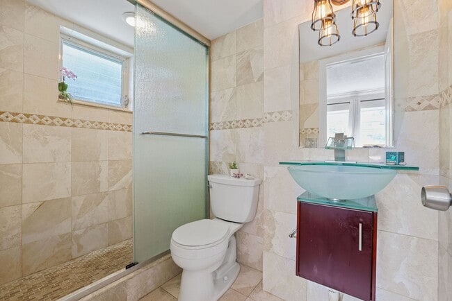 Building Photo - Spaciously designed 1 bedroom apartment wi...