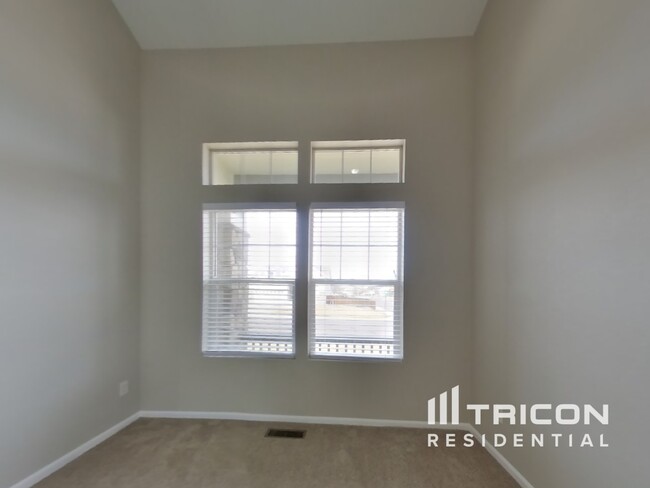 Building Photo - 12610 Jersey Cir E