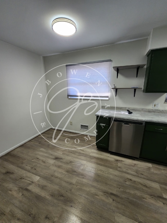 Building Photo - Adorable 3 bed 1 bath with spacious basement