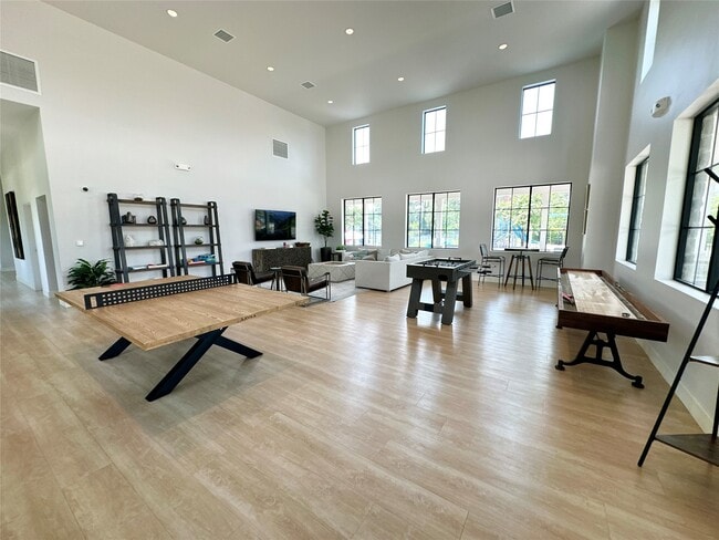 Building Photo - 12176 Ridge Top Dr