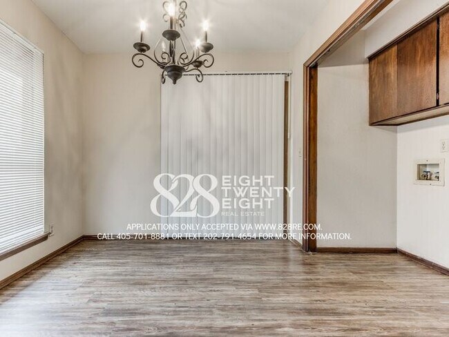 Building Photo - West Norman 2 Bed/1 Bath Duplex WITH Fenced Backyard! AVAILABLE NOW!