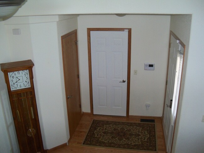 Building Photo - 4 BED | 3 BATH | TRI-LEVEL | DOUBLE GARAGE...