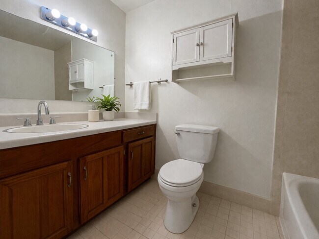 Building Photo - 1220 Kelving Way