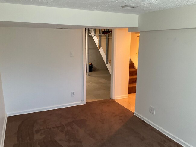 Building Photo - Surprisingly Spacious! 3-Bedroom 2 bath Ho...