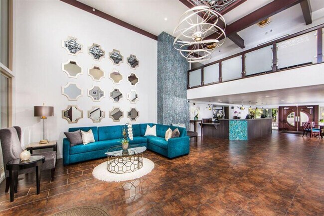 Building Photo - 514 Via De La Valle