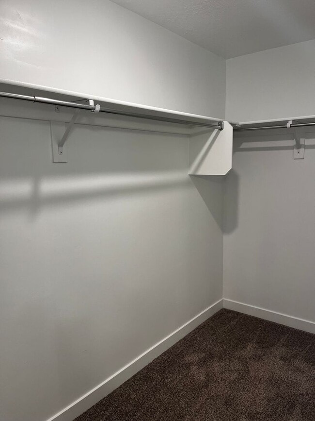 Building Photo - Beautiful Row End Townhouse