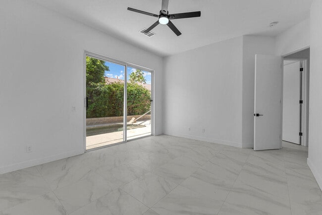Building Photo - 74613 Waterlily Cir
