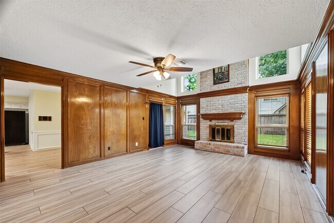 Building Photo - 13618 Jessica Ln