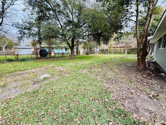 Building Photo - 2310 Pecos St