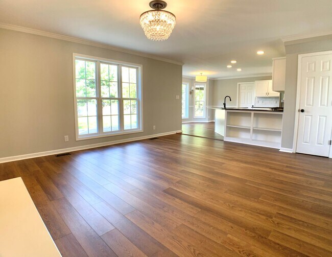 Building Photo - 2553 Emerald Ct