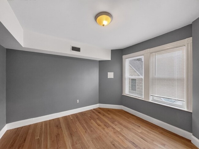 Building Photo - 70 Holbrook Ave