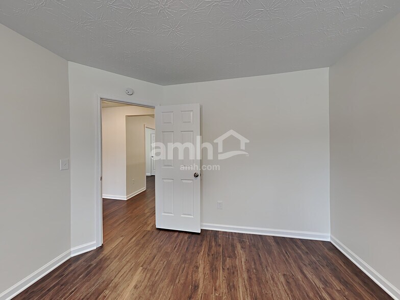 Building Photo - 4294 Windale Dr NW