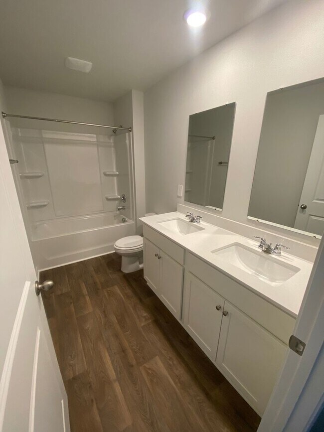 Building Photo - 207 Windsong Dr