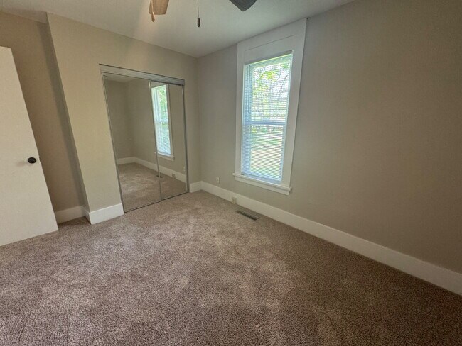 Building Photo - 201 Eastman Ave