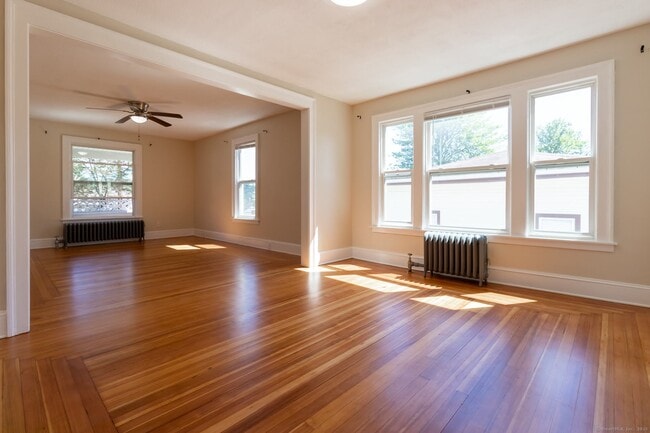 Building Photo - 207 Divinity St