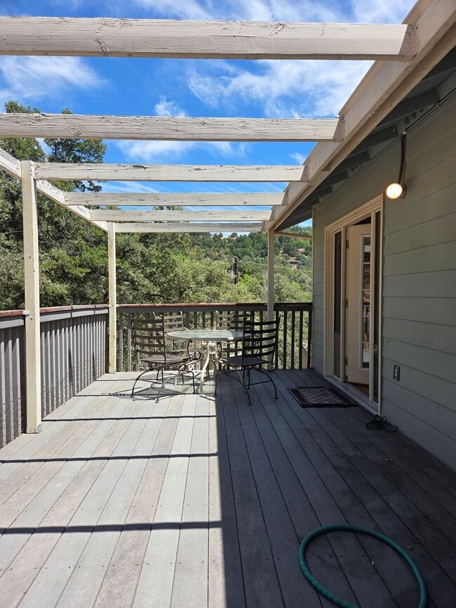 Building Photo - Charming Home in the Desirable Willow Spri...