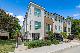 Building Photo - Newer 2 bedroom, office, and fenced yard townhome in Lakewood!