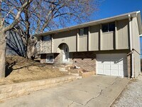 Building Photo - Beautiful 3 Bedroom Split entry in Gretna