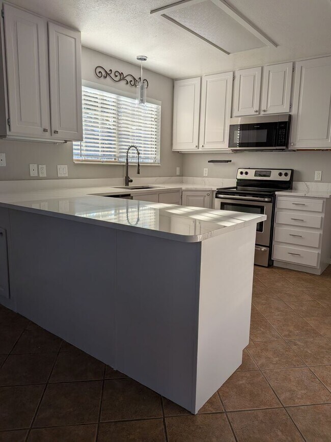 Building Photo - Low-Maintenance Living in the Heart of St. George