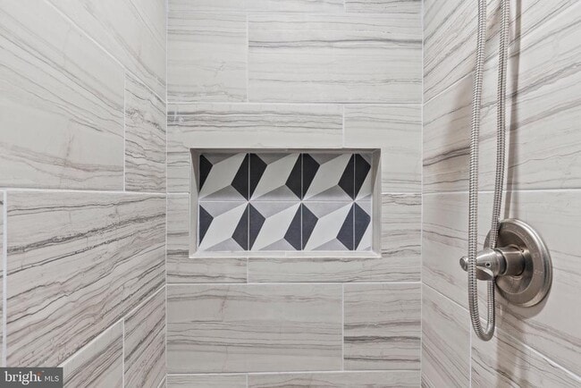 Building Photo - 929 Kinwat Ave