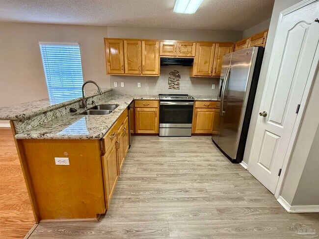 Building Photo - 2121 Pin High Dr