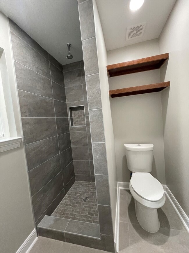 Building Photo - 2706 Wilshire Cir