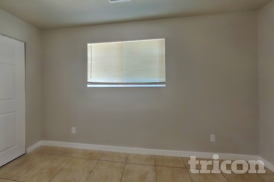 Building Photo - 4889 Milos Dr