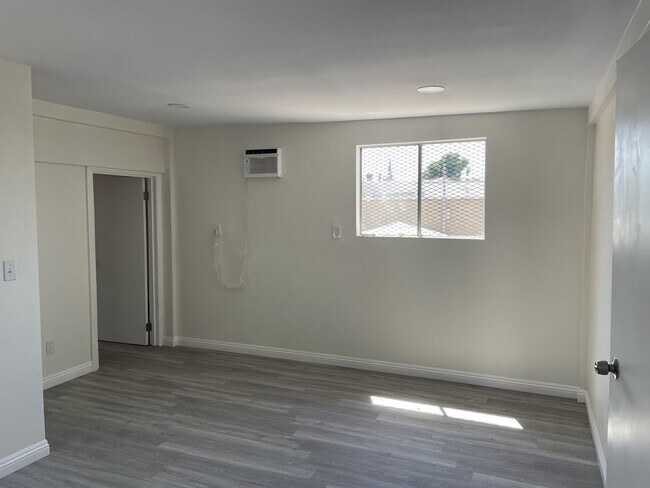 Building Photo - 4032 Cudahy St