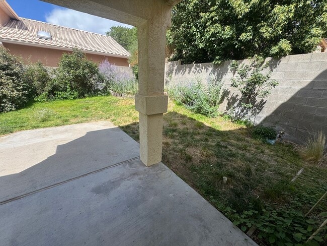 Building Photo - Foothills 2-Story in Vista Del Mundo!