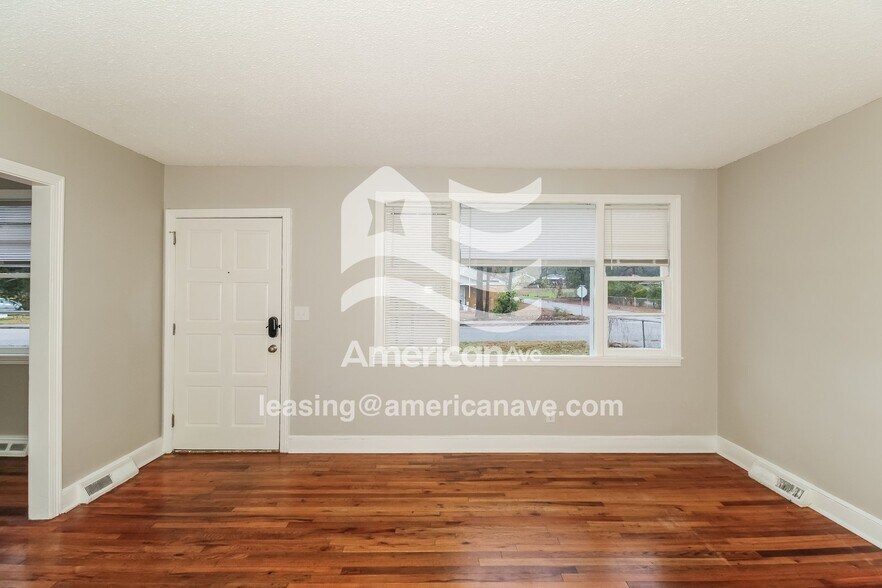 Building Photo - 5120 Floran St
