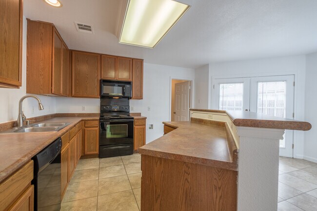 Building Photo - Spacious 4-Bedroom Home in Prime Round Roc...