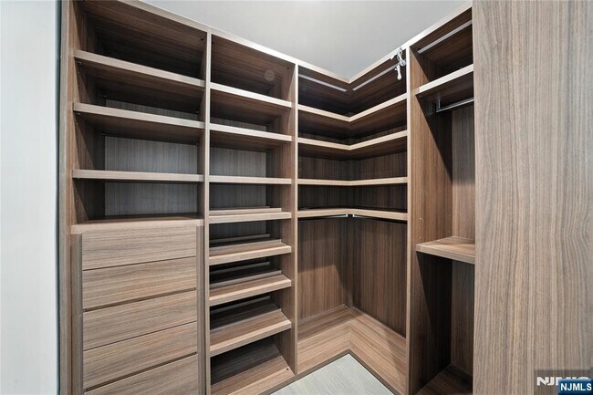 Building Photo - 44 Floral Terrace