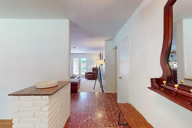 Building Photo - 4826 Waynesboro Dr