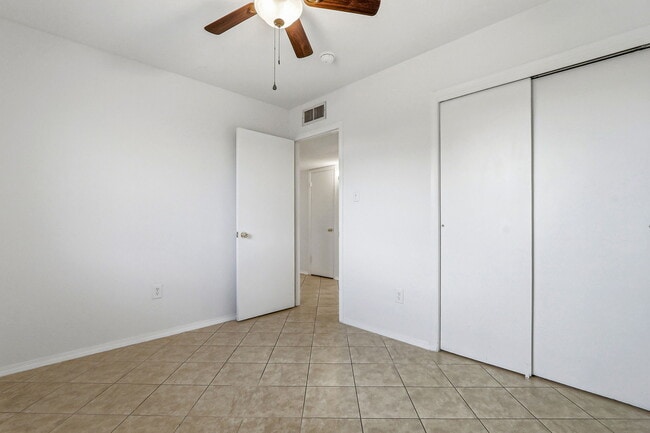 Building Photo - 10837 Gemstone St