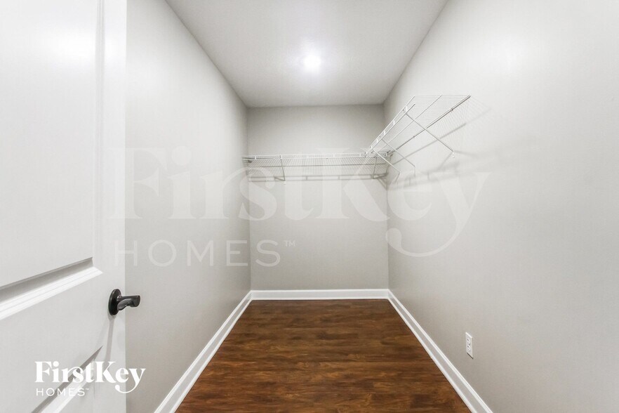 Building Photo - 6775 Anna Ct